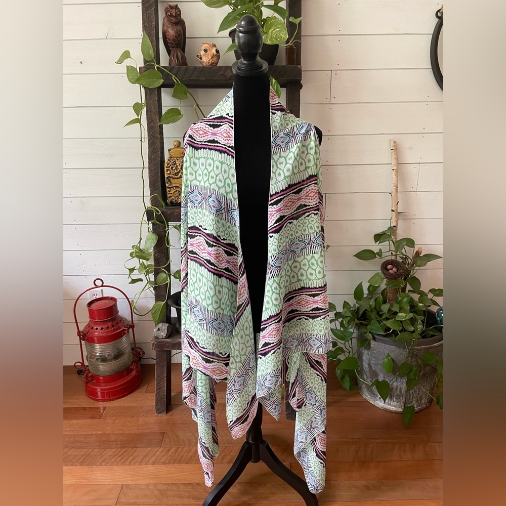 Long Flowy Aztec Pattern Vest - Picture 15 of 17